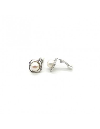 Pendientes con clip perla natural blanca con base flor plata y 4 circonitas